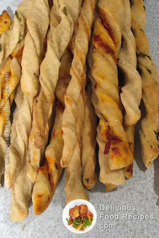 Sesame, parsley and sun-dried tomatoes grissini recipe